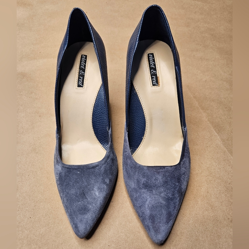 Violet & Red navy blue pointed-toe heels. Size 7